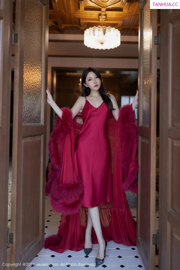 鱼子酱fish  [XiuRen]高清写真图 2024.11.08 No.9422 鱼子酱Fish 美腿性感第4张图片